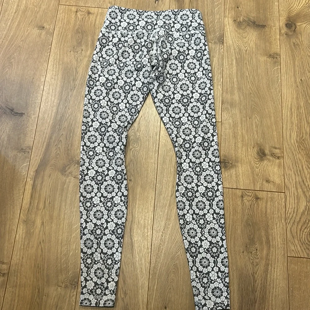 Lululemon leggings - Picture 3 of 5